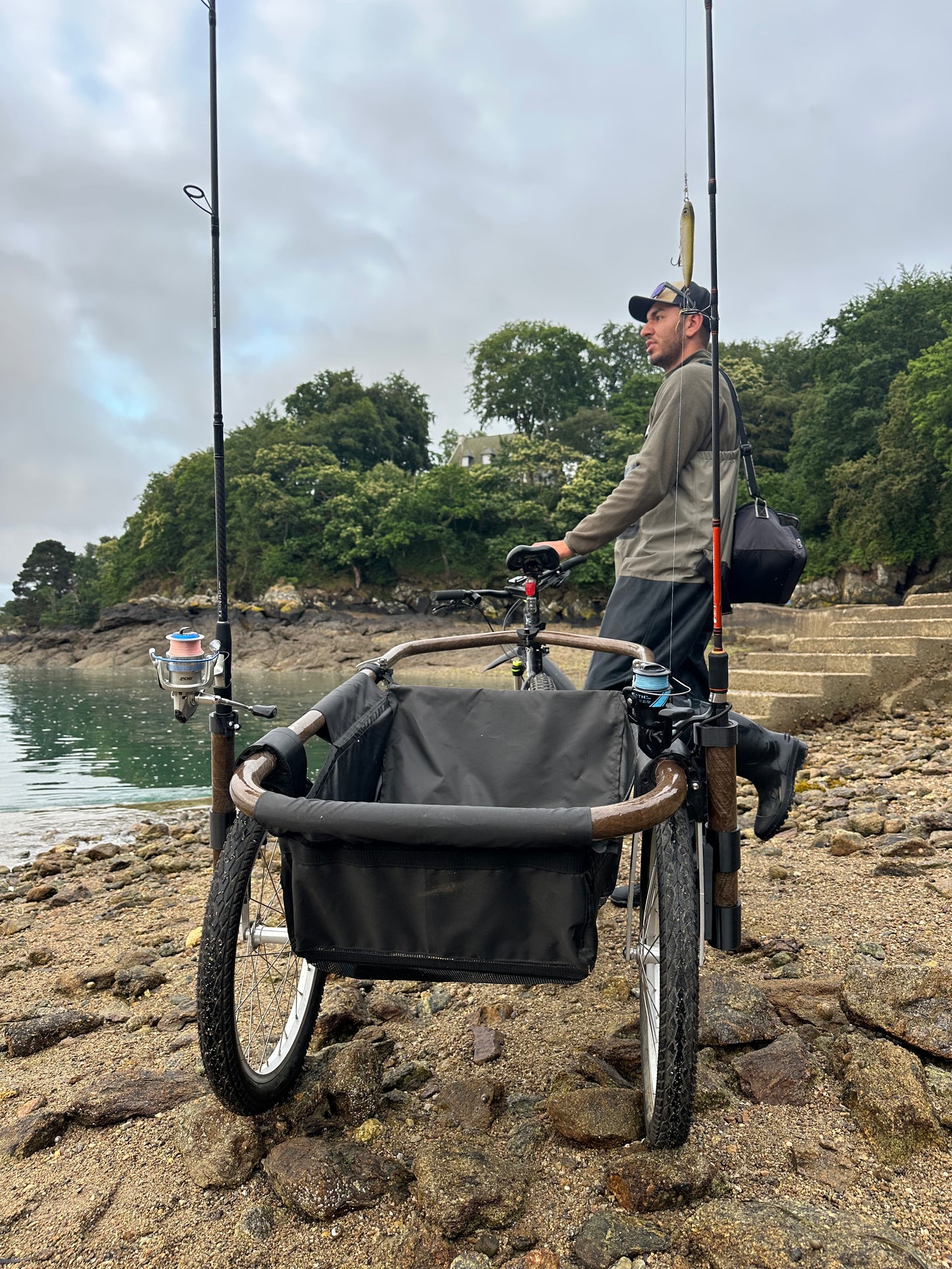 Pack Big Fish - La remorque Maïna et son support pour canne à pêche