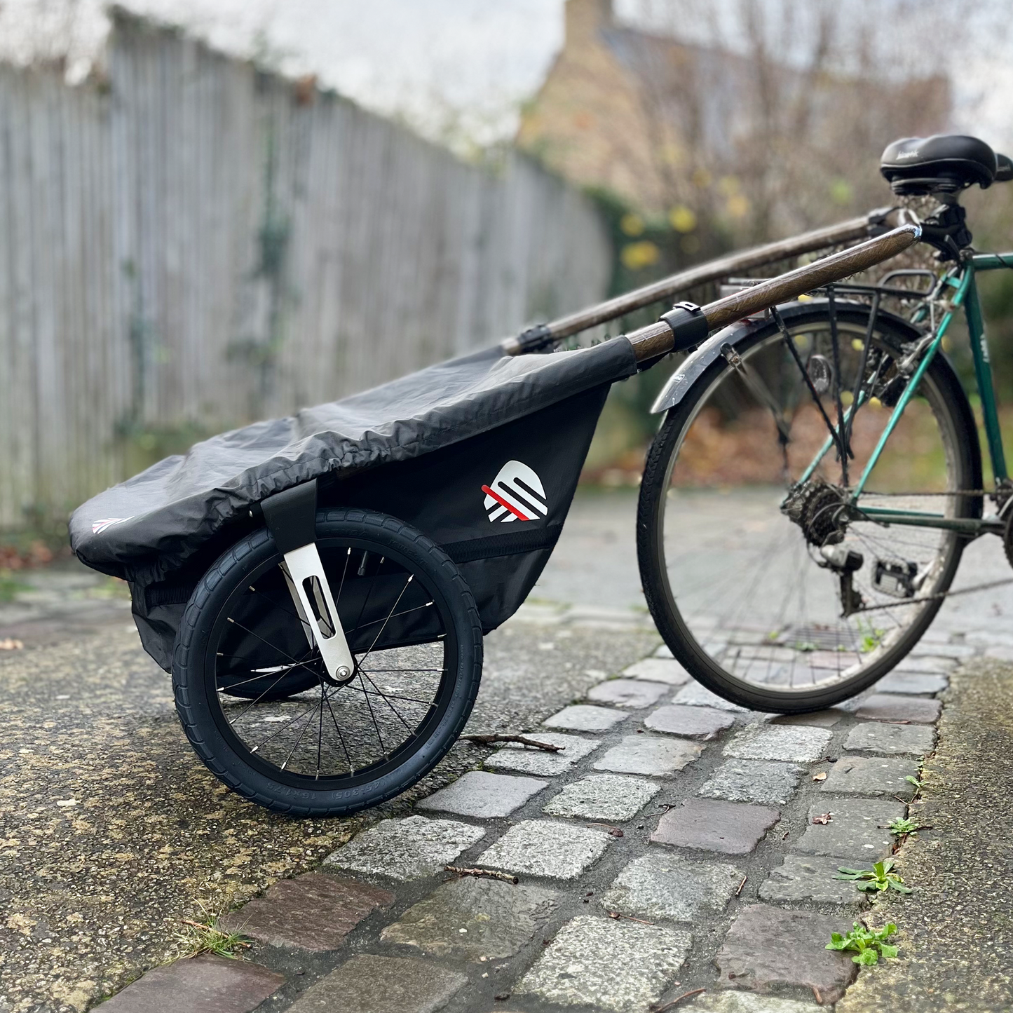 Et hop - Maïna 16 et sa charlotte